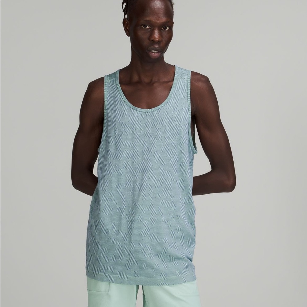 Lululemon Metal Vent Tech Surge Tank